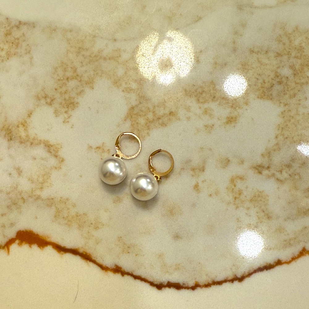 Elegant Gold and Pearl Drop Earrings